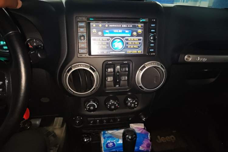 Used Jeep Wrangler 2012 3.6L Sahara Four-Door Edition Audio And AC Panel