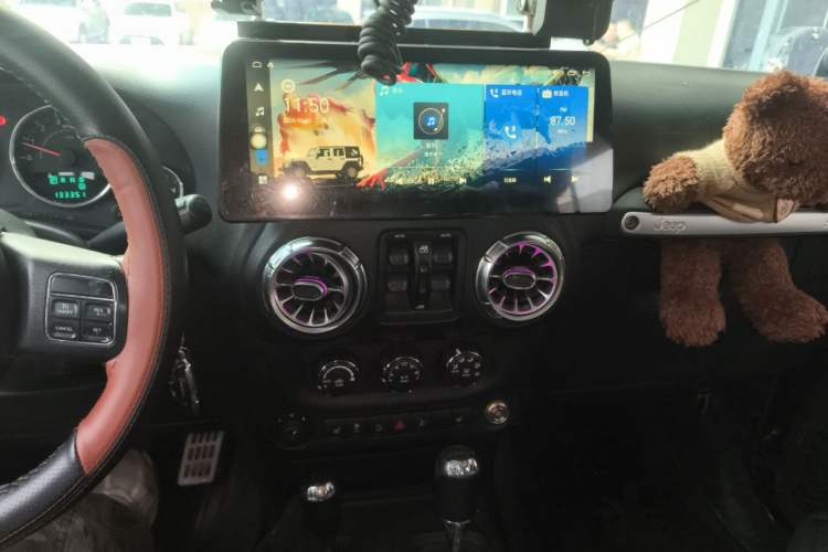 Used Jeep Wrangler 2012 3.6L Sahara Four-Door Edition Audio And AC Panel
