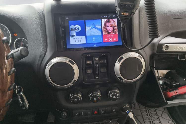 Used Jeep Wrangler 2012 3.6L Sahara Four-Door Edition Audio And AC Panel