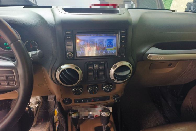 Used Jeep Wrangler 2012 3.6L Sahara Four-Door Edition Audio And AC Panel