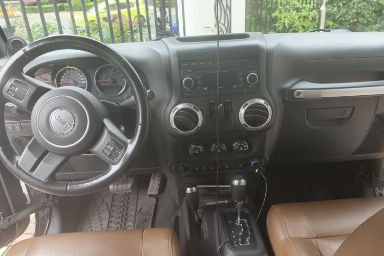 Used Jeep Wrangler 2012 3.6L Rubicon two-door model Center Console