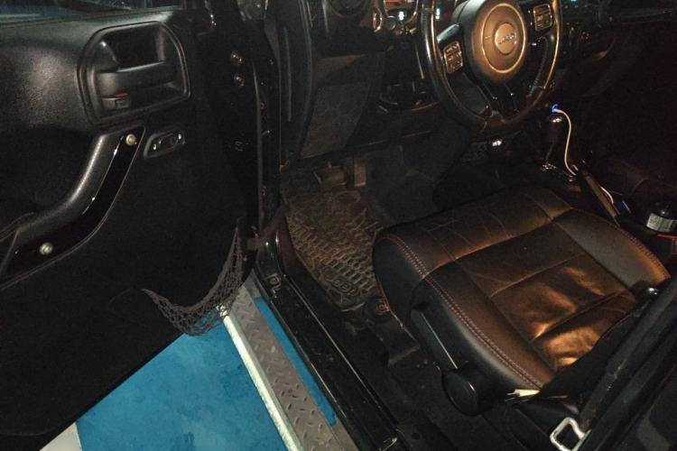 Used Jeep Wrangler 2012 3.6L Four-Door Dream Ten Collector's Edition Driver Seat