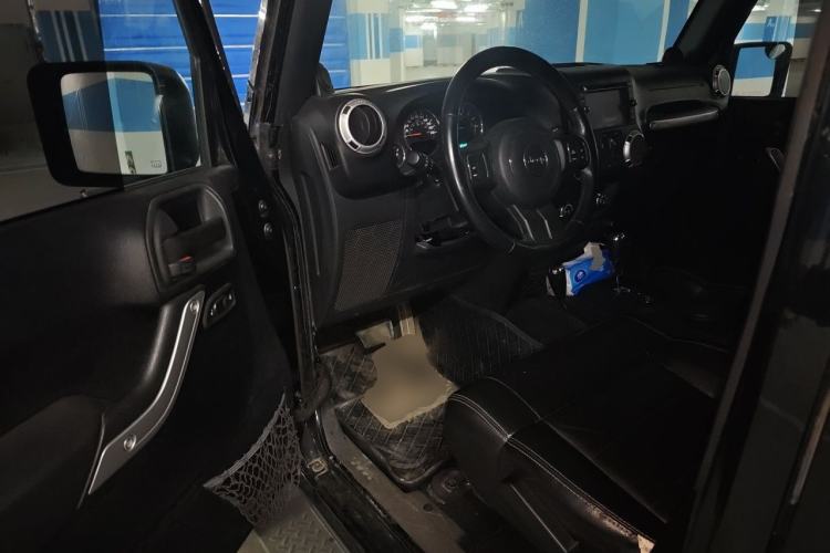 Used Jeep Wrangler 2012 3.6L Sahara Four-Door Edition Driver Seat