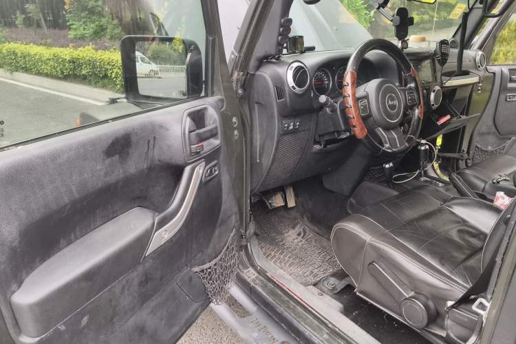 Used Jeep Wrangler 2012 3.6L Sahara Four-Door Edition Driver Seat