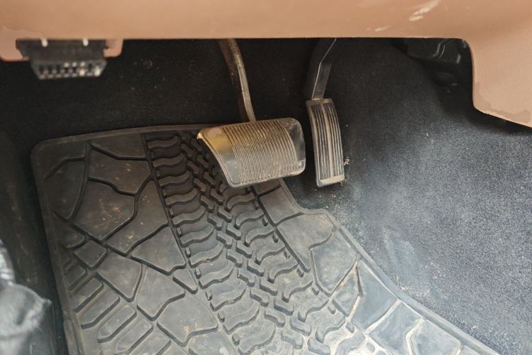 Used Jeep Wrangler 2012 3.6L Sahara two-door version Driver Seat