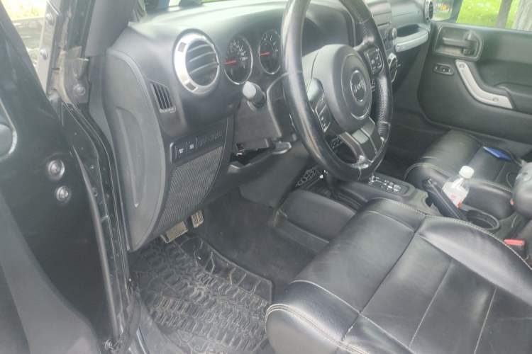 Used Jeep Wrangler 2012 3.6L Rubicon Four-Door Edition Driver Seat