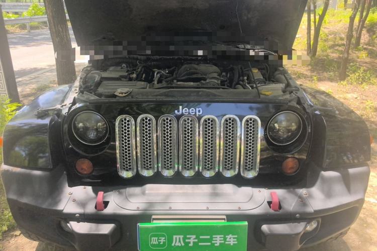 Used Jeep Wrangler 2012 3.6L Sahara Four-Door Edition Engine Bay