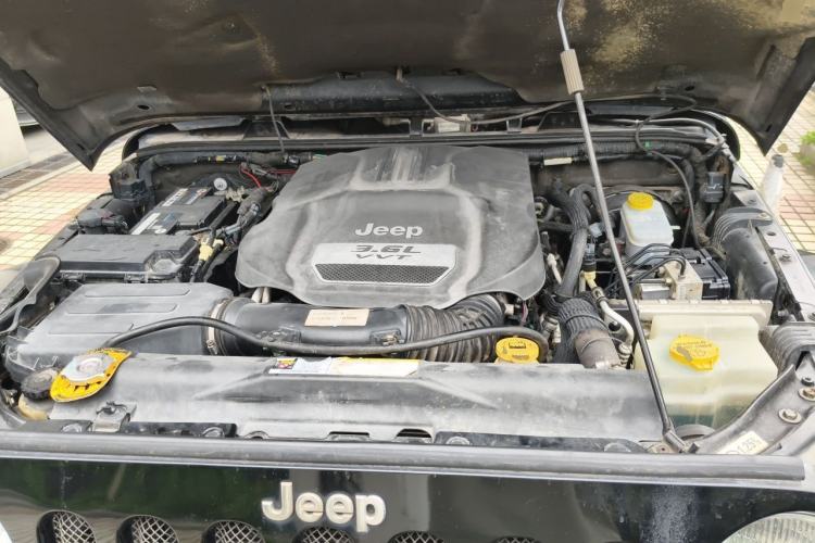 Used Jeep Wrangler 2012 3.6L Rubicon two-door model Engine Bay