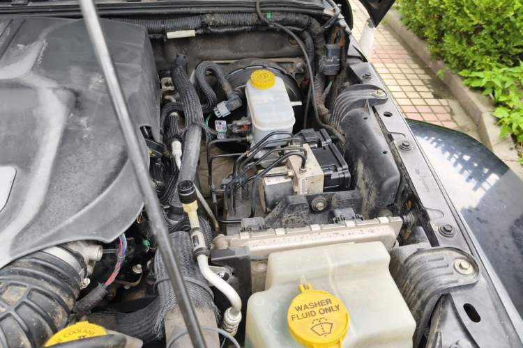Used Jeep Wrangler 2012 3.6L Rubicon two-door model Engine Bay Left