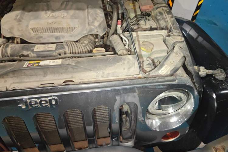 Used Jeep Wrangler 2012 3.6L Four-Door Dream Ten Collector's Edition Engine Bay Left