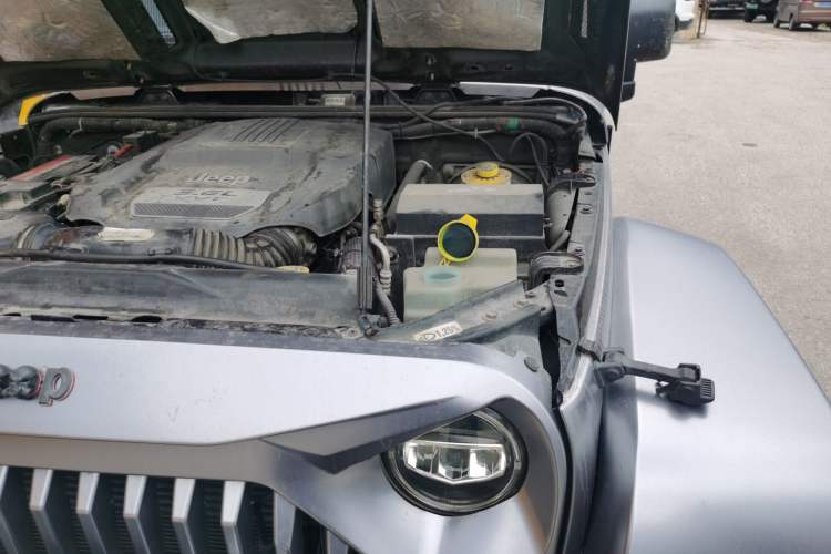 Used Jeep Wrangler 2012 3.6L Sahara Four-Door Edition Engine Bay Left