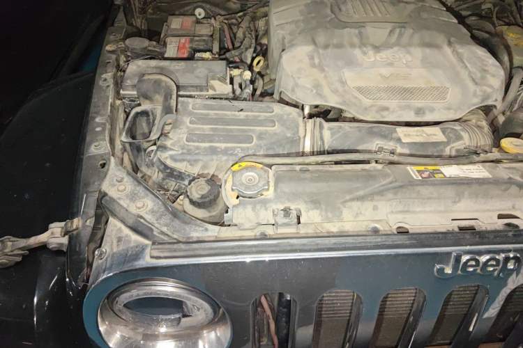 Used Jeep Wrangler 2012 3.6L Four-Door Dream Ten Collector's Edition Engine Bay Right