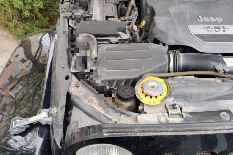 Used Jeep Wrangler 2012 3.6L Sahara two-door version Engine Bay Right