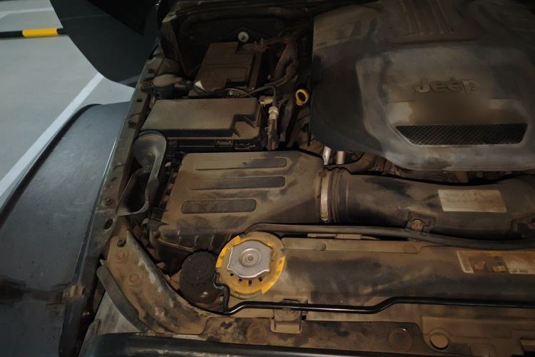 Used Jeep Wrangler 2012 3.6L Sahara Four-Door Edition Engine Bay Right