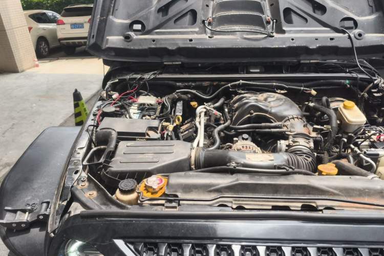 Used Jeep Wrangler 2012 3.6L Sahara Four-Door Edition Engine Bay Right