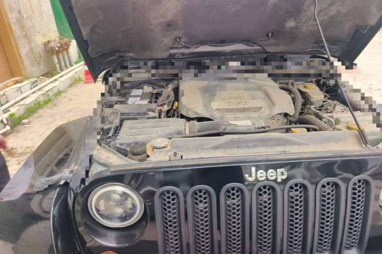Used Jeep Wrangler 2012 3.6L Sahara Four-Door Edition Engine Bay Right