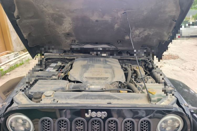 Used Jeep Wrangler 2012 3.6L Sahara Four-Door Edition Engine Bay