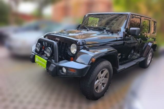 Used Jeep Wrangler Sahara 3.6, seventeen-inch wheels, four doors, manual transmission, four-wheel drive