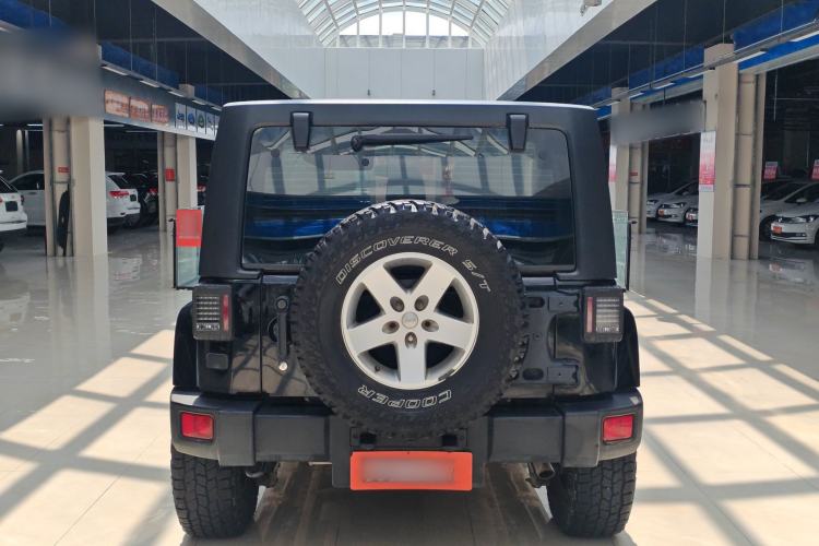 Used Jeep Wrangler 2012 3.6L Sahara Four-Door Edition Exterior 4