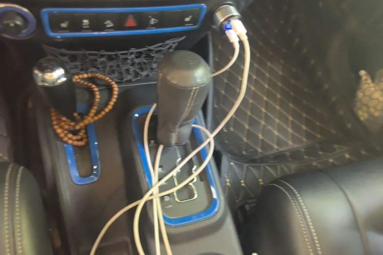 Used Jeep Wrangler 2012 3.6L Sahara Four-Door Edition Gear Lever