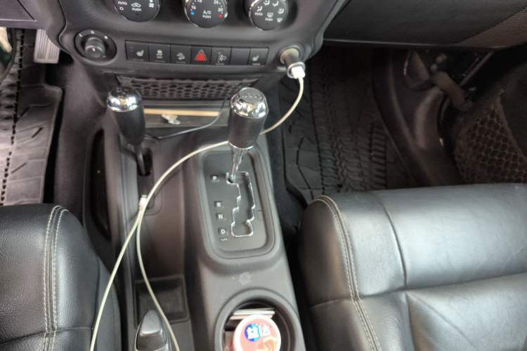 Used Jeep Wrangler 2012 3.6L Sahara Four-Door Edition Gear Lever