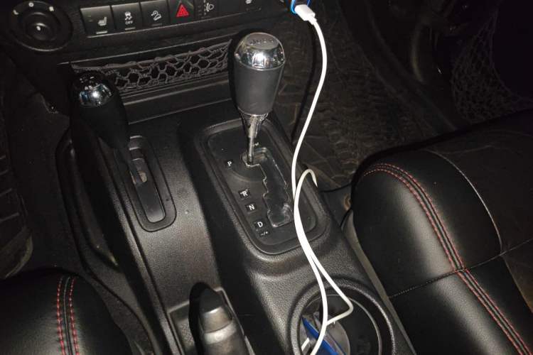 Used Jeep Wrangler 2012 3.6L Four-Door Dream Ten Collector's Edition Gear Lever