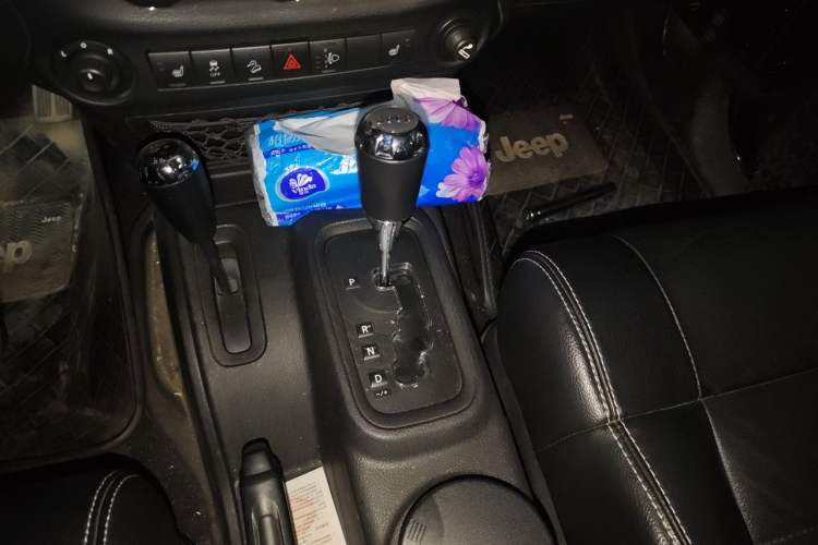 Used Jeep Wrangler 2012 3.6L Sahara Four-Door Edition Gear Lever