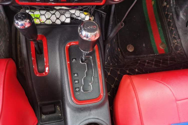 Used Jeep Wrangler 2012 3.6L Sahara Four-Door Edition Gear Lever