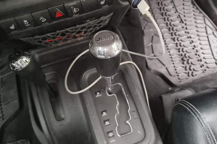 Used Jeep Wrangler 2012 3.6L Sahara Four-Door Edition Gear Lever