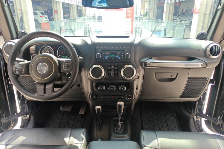 Used Jeep Wrangler 2012 3.6L Sahara Four-Door Edition Interior 1
