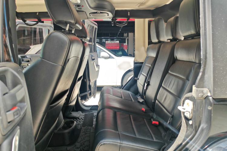 Used Jeep Wrangler 2012 3.6L Sahara Four-Door Edition Interior 4