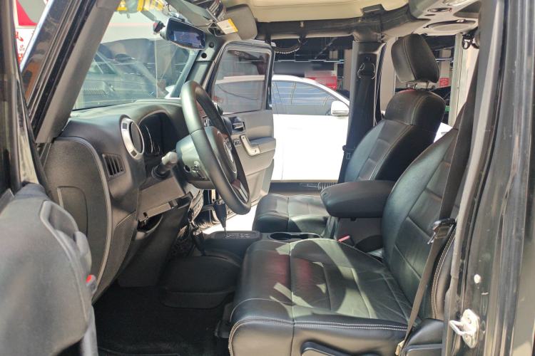 Used Jeep Wrangler 2012 3.6L Sahara Four-Door Edition Interior 5