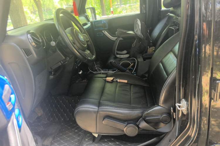 Used Jeep Wrangler 2012 3.6L Sahara Four-Door Edition Left Front Seat