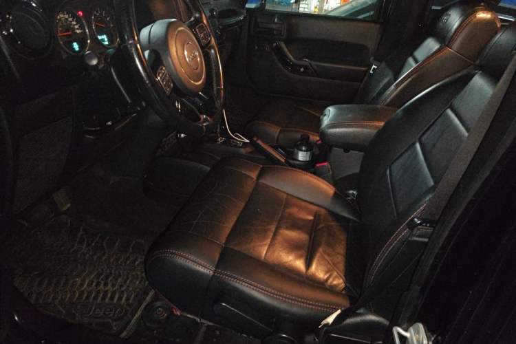 Used Jeep Wrangler 2012 3.6L Four-Door Dream Ten Collector's Edition Left Front Seat