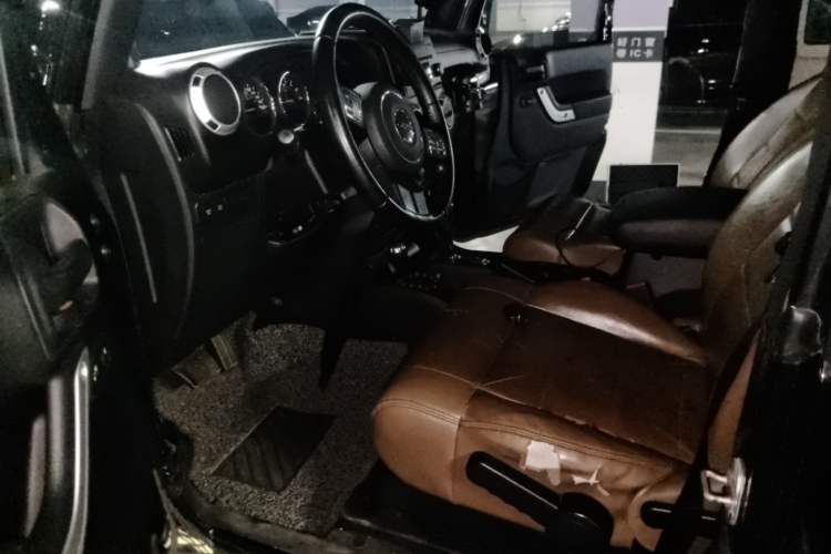 Used Jeep Wrangler 2012 3.6L Sahara two-door version Left Front Seat
