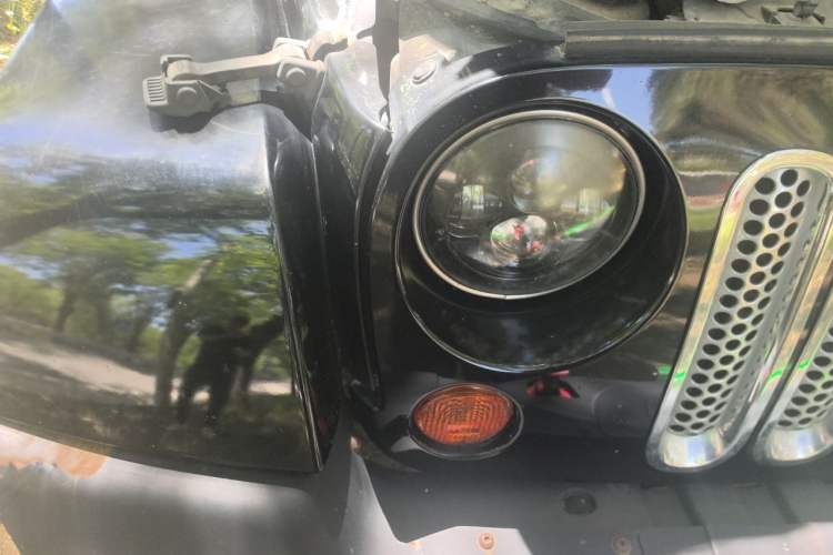 Used Jeep Wrangler 2012 3.6L Sahara Four-Door Edition Right Front Headlight