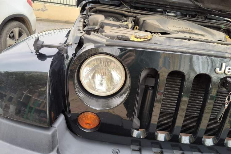 Used Jeep Wrangler 2012 3.6L Sahara Four-Door Edition Right Front Headlight