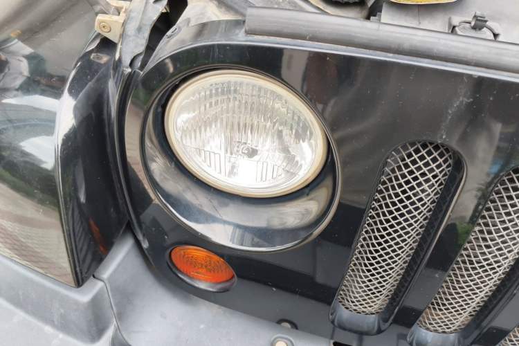 Used Jeep Wrangler 2012 3.6L Rubicon two-door model Right Front Headlight