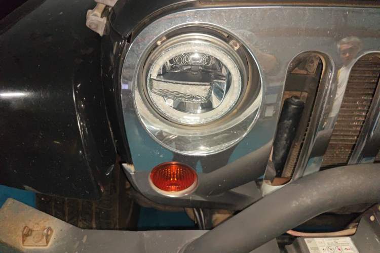 Used Jeep Wrangler 2012 3.6L Four-Door Dream Ten Collector's Edition Right Front Headlight
