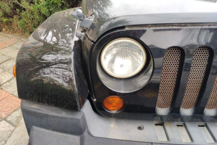 Used Jeep Wrangler 2012 3.6L Sahara two-door version Right Front Headlight