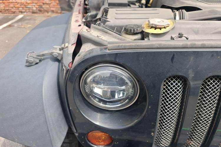 Used Jeep Wrangler 2012 3.6L Sahara two-door version Right Front Headlight