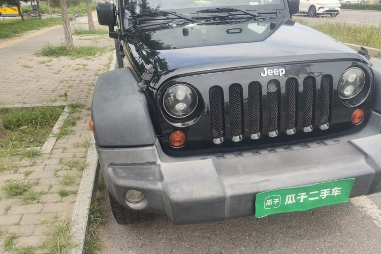 Used Jeep Wrangler 2012 3.6L Rubicon Four-Door Edition Right Front Headlight