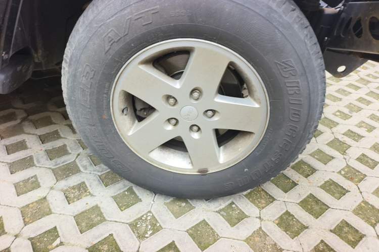 Used Jeep Wrangler  Right Front Wheel Hub
