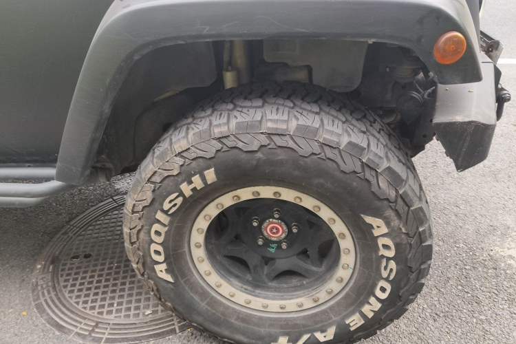 Used Jeep Wrangler 2012 3.6L Sahara Four-Door Edition Right Front Wheel Hub