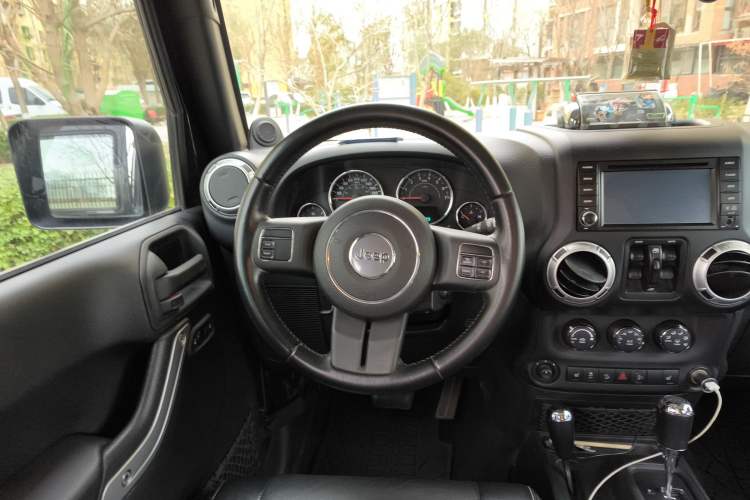 Used Jeep Wrangler 2012 3.6L Sahara Four-Door Edition Steering Wheel