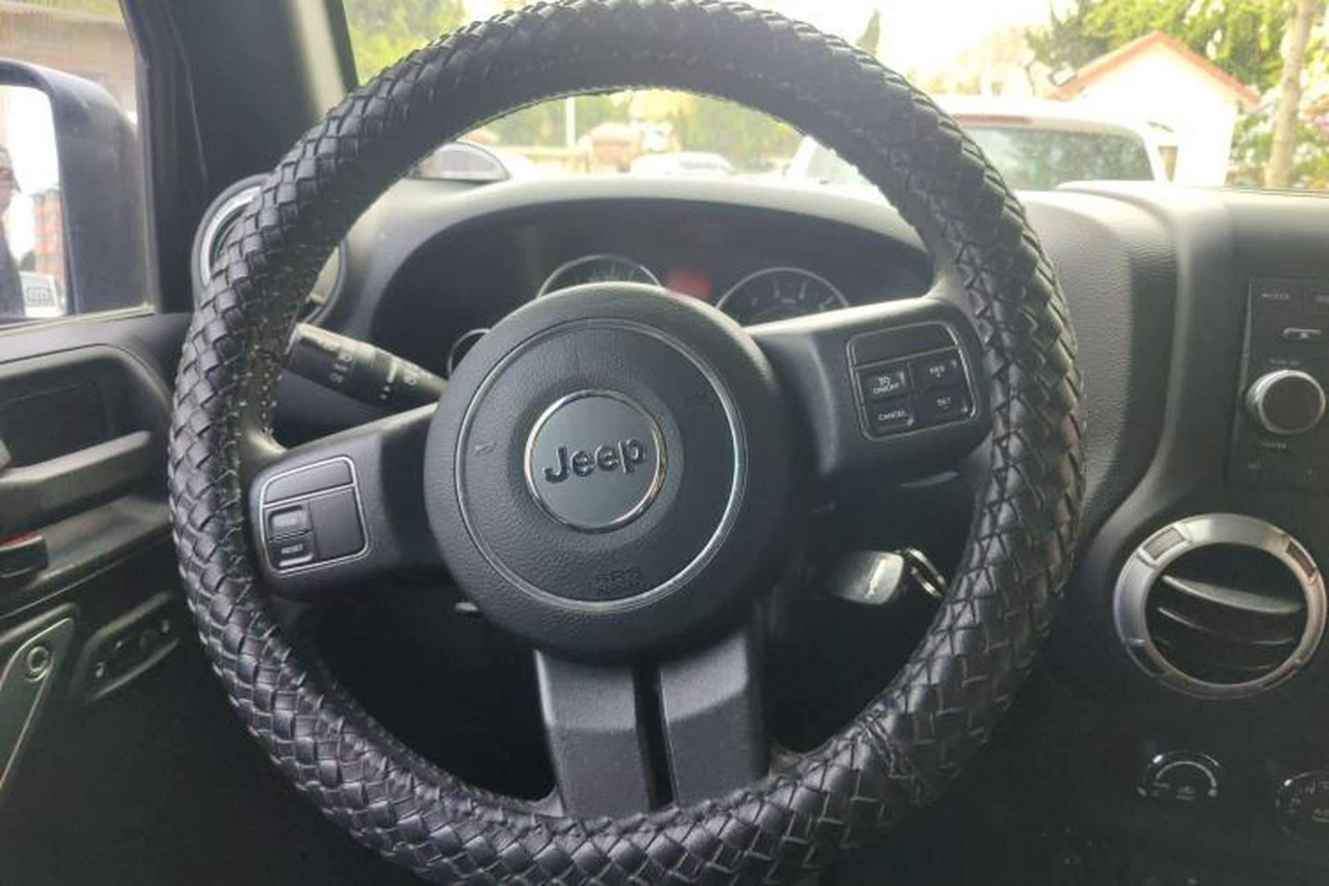 Used Jeep Wrangler 2012 3.6L Sahara two-door version Steering Wheel