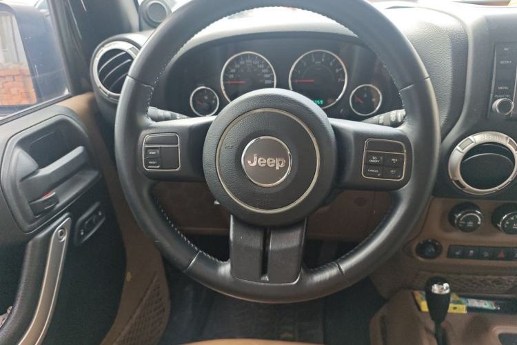 Used Jeep Wrangler 2012 3.6L Sahara two-door version Steering Wheel