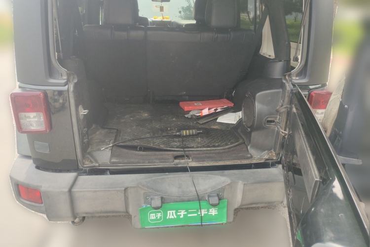 Used Jeep Wrangler 2012 3.6L Rubicon Four-Door Edition Trunk