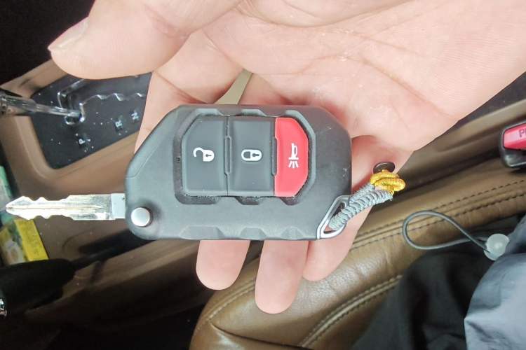 Used Jeep Wrangler 2012 3.6L Sahara two-door version Vehicle Key