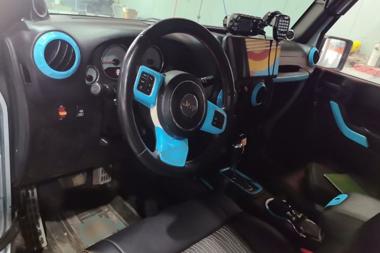 Used Jeep Wrangler 2012 3.6L Sahara Polar Edition Center Console
